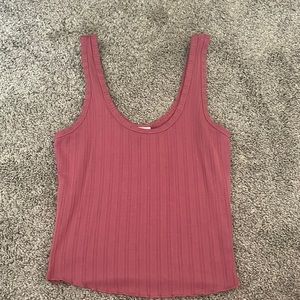 super cute and flattering tillys tank top